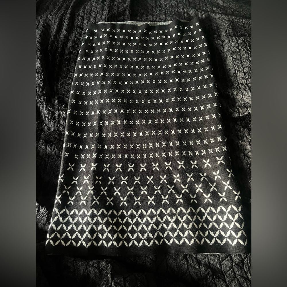 Max Studio Black and White Geometric Pencil Skirt